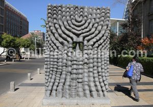 Sculpture, rues du barrio El Golf, Santiago de Chile