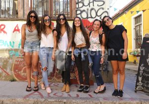 Touristes et Valparaisiens