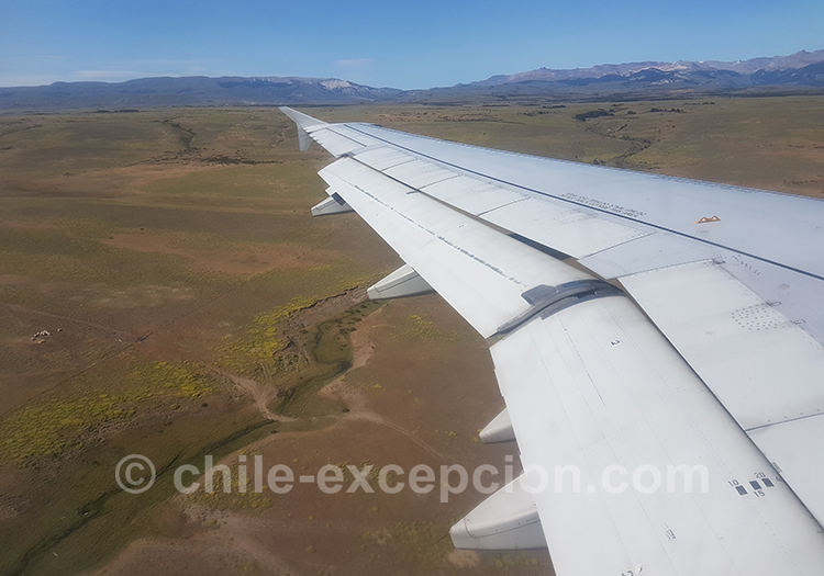 Petit avion qui mène à Coyhaique, Chili avec l