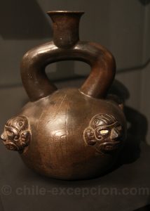 Bouteille en céramique, culture Chavin 1000 - 400 av.J.-C.