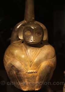 Bouteille singe, culture Chavin (Parakas) 600 - 400 av.J.-C.