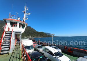 Jonction en ferry fjord Reloncavi Route Australe
