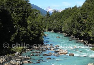 Traversée du fleuve Froid, route n°7