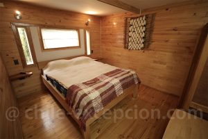 Chambre matrimoniale de l'hôtel Posada Kahuel, étape sur la Carretera Austral, Chili