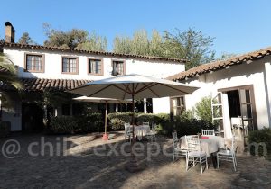 Terrasse de l'Hacienda Histórica Marchigüe, sur la route du vin au Chili