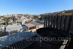 Vue sur les collines de Valapraiso depuis l'hôtel Verso
