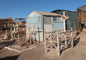 Tombes au cimetière Pampino de l'ancienne mine de salpêtre de Victoria