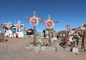 Tombes du cimetière de Chusmiza, extrême nord du Chili, voyage à Atacama