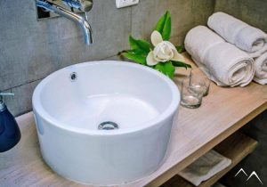 Salle de bain Salle à manger du Cuisine traditionnelle au B&B Orchard Angol au Chili