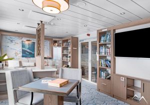Bibiothèque du bateau de croisière haut de gamme Ocean Victory en Antarctique