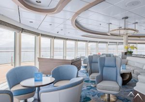 Lounge d'observation des glaciers de l'Antarctique à bord du bateau de croisière Ocean Victory