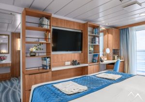 Cabine haut de gamme à bord du bateau de croisière Ocean Victory en Antarctique